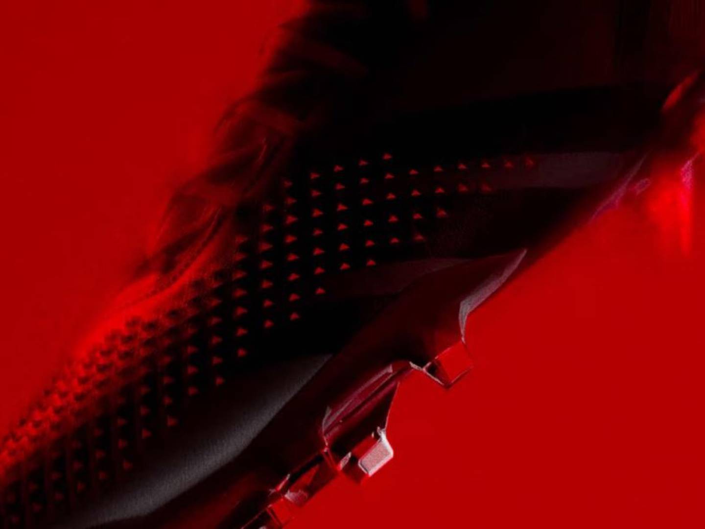 Prada y Adidas presentan una lujosa colaboración para el fútbol – FayerWayer