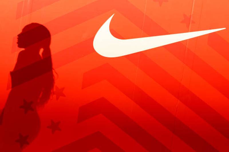Así nació el swoosh, el reconocido logo de Nike creado por 35 dólares –  FayerWayer
