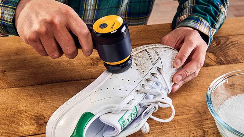 El gadget que faltaba: un limpia zapatillas (by Philips)