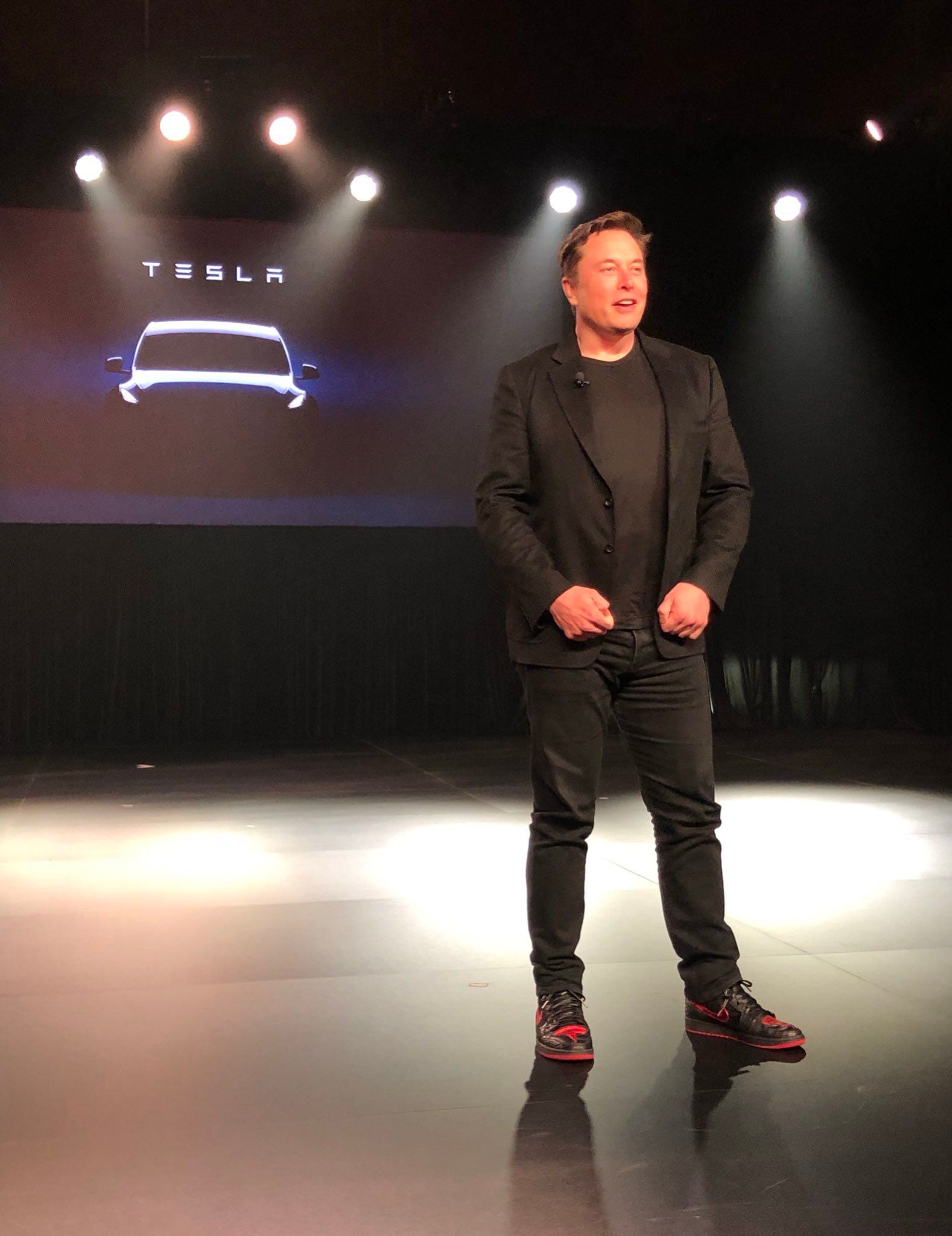 Precioso auge Florecer Elon Musk: Padre e hijo latinos diseñaron estas zapatillas Nike para el  jefe de Tesla, ¿cuánto cuesta tenerlas? – FayerWayer
