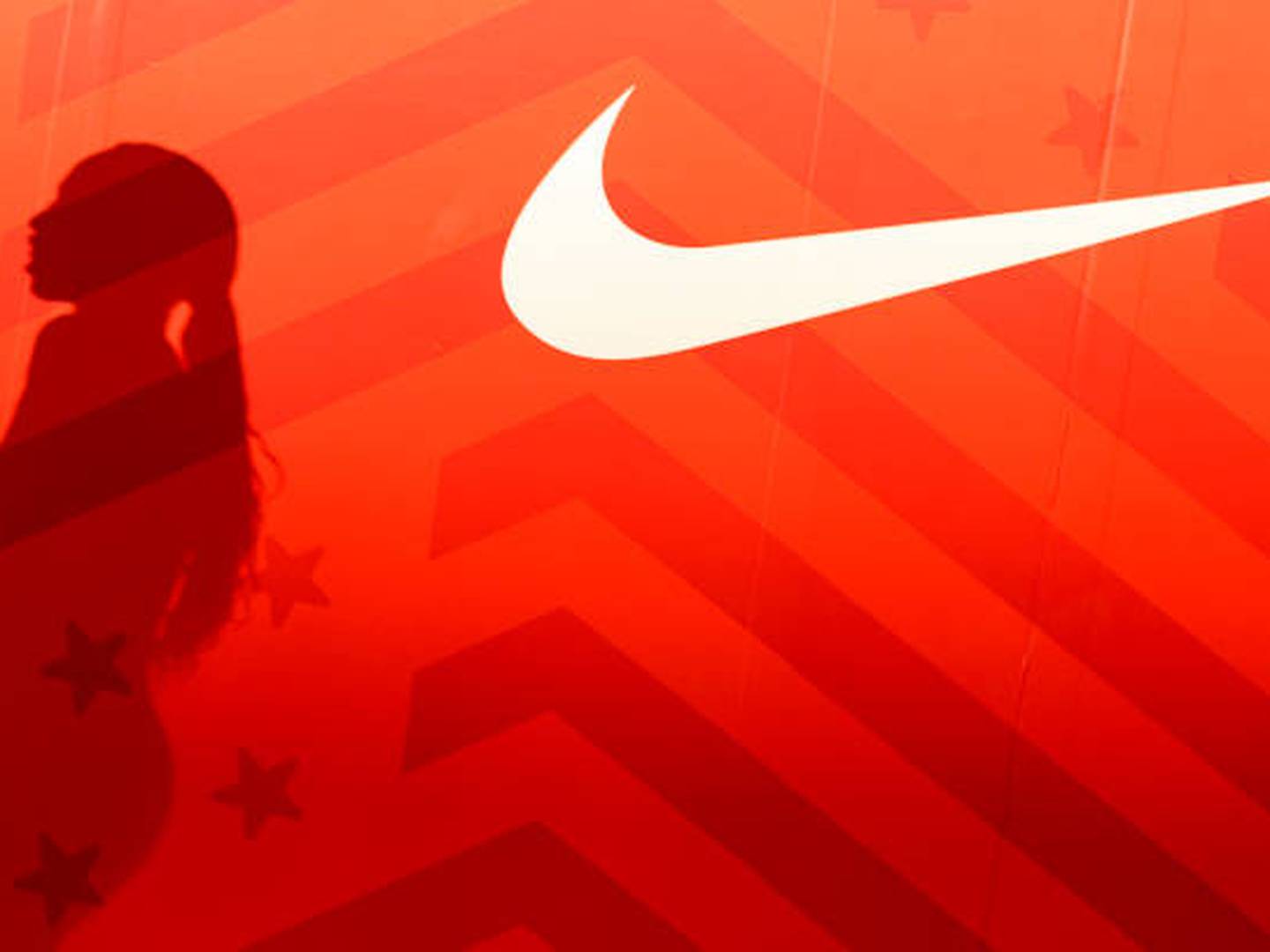 burbuja Odio patrulla Así nació el swoosh, el reconocido logo de Nike creado por 35 dólares –  FayerWayer