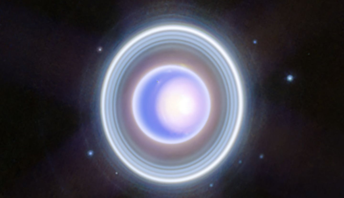 Urano em uma imagem do Telescópio James Webb.