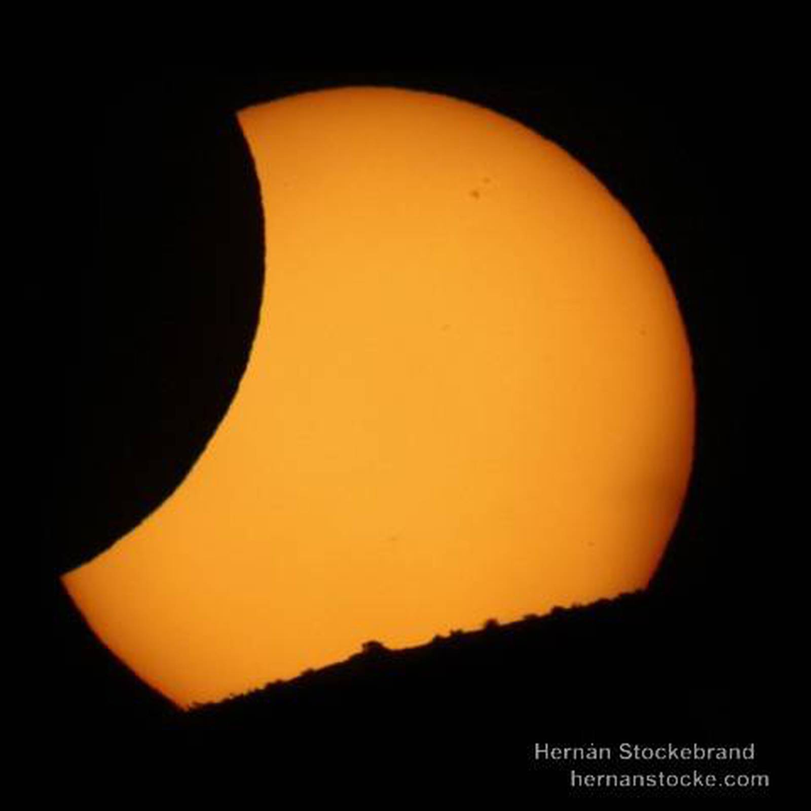 Imágenes del eclipse solar en Chile FayerWayer