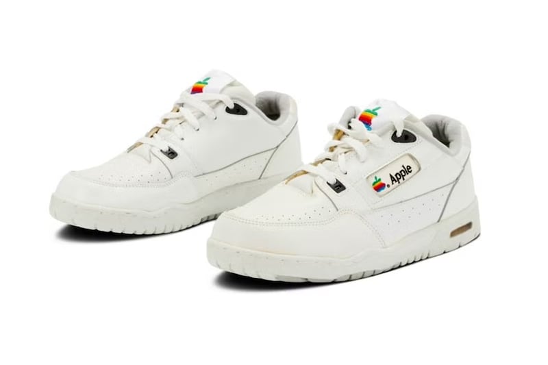 Apple Inc. Omega Sports Apple Computer Sneakers 45.300 €