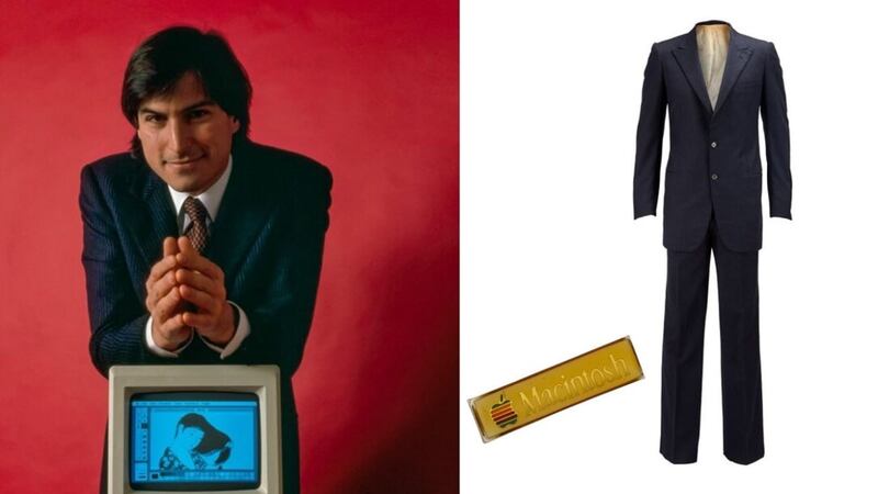 Un traje usado por Steve Jobs en un anuncio de Apple se va a subastar por bastante plata.