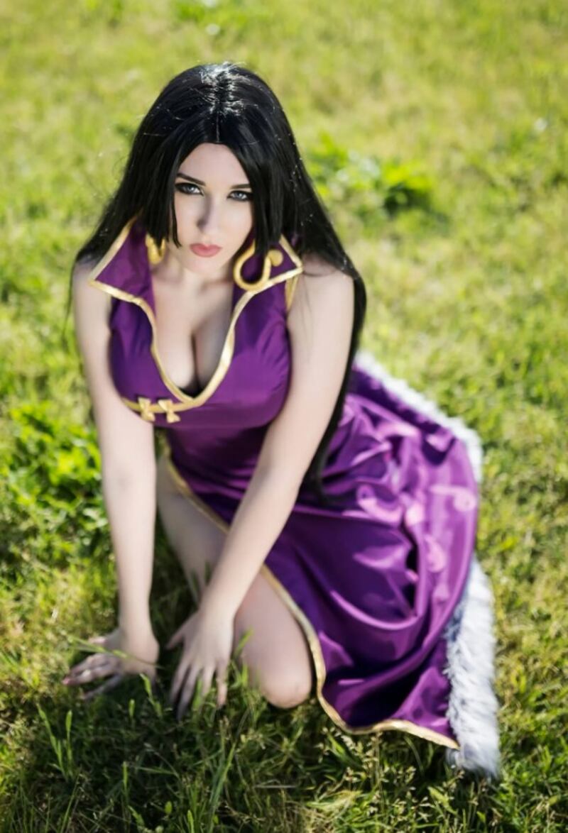 One Piece: Cosplay de Boa Hancock demuestra por qué es una emperatriz pirata  y una cautivadora waifu – FayerWayer