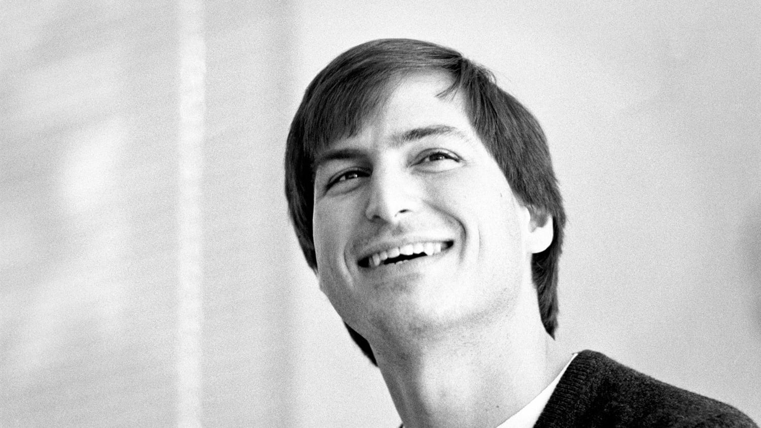 ¿Alguna vez se han imaginado cómo olía Steve Jobs? Su biografía oficial aborda ese tema en su fase de Atari antes de fundar Apple.
