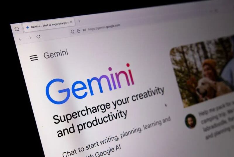 Google volverá a permitir a los usuarios de Gemini, su bot de inteligencia artificial, generar imágenes de personas. | Foto: Bloomberg vía Getty Images