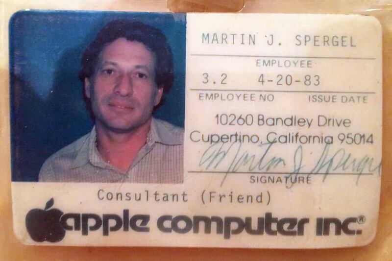 Desde sus orígenes mismos Apple contaba con un fantasma: el empleado 3.2, Martin J. “Marty” Spergel, un sujeto que podía entrar y salir de las oficinas.