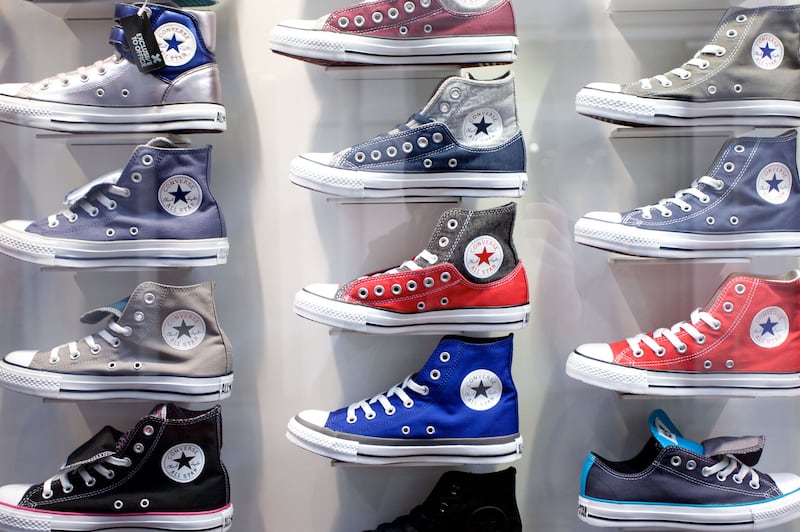 Zapatillas Converse Chuck Taylor All Star en una venta en Londres.