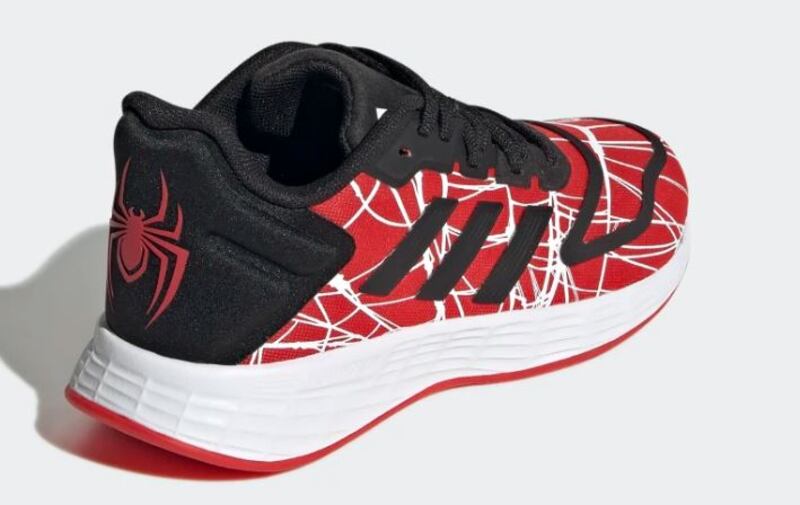 Zapatillas de Adidas inspiradas en Miles Morales.