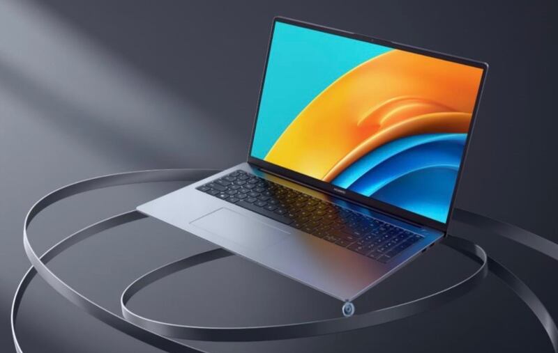 MateBook 16 es una portátil ligera, con alto rendimiento y buen diseño. Para aquellos profesionales que buscan conectividad, velocidad y eficiencia en un equipo, ideal para el trabajo híbrido y para  llevar a un siguiente nivel tus reuniones virtuales.