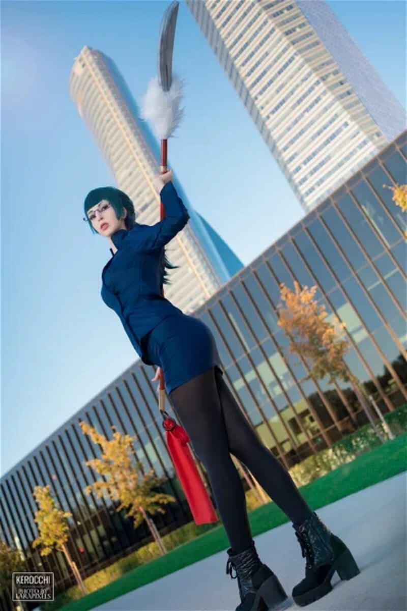 El manga más leído del año pasado, Jujutsu Kaisen, recibe un impresionante tributo cosplay en honor al personaje de Maki Zenin.