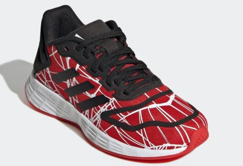 Zapatillas de Adidas inspiradas en Miles Morales.