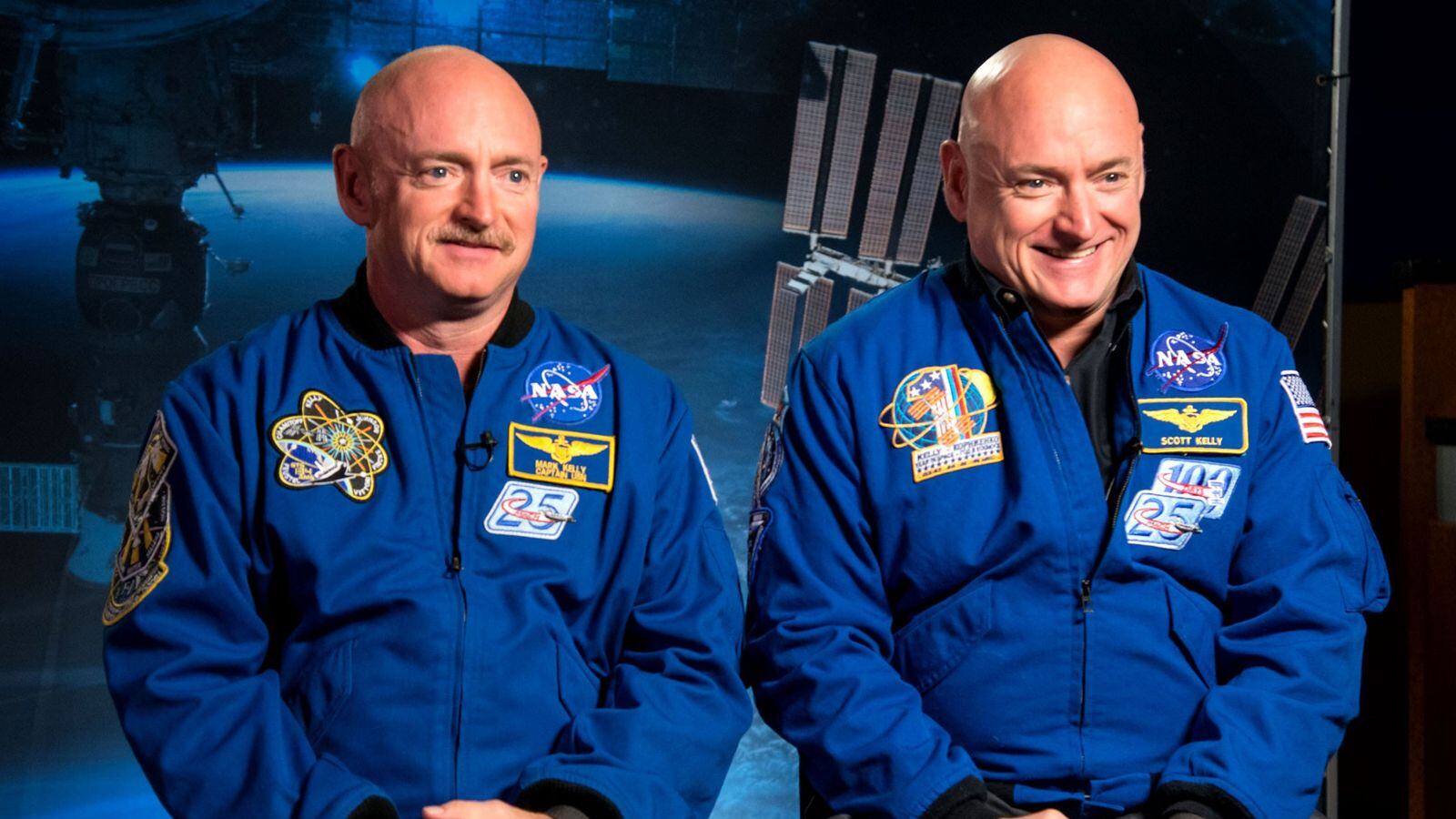Los hermanos gemelos Mark y Scott Kelly, exastronautas de la NASA.