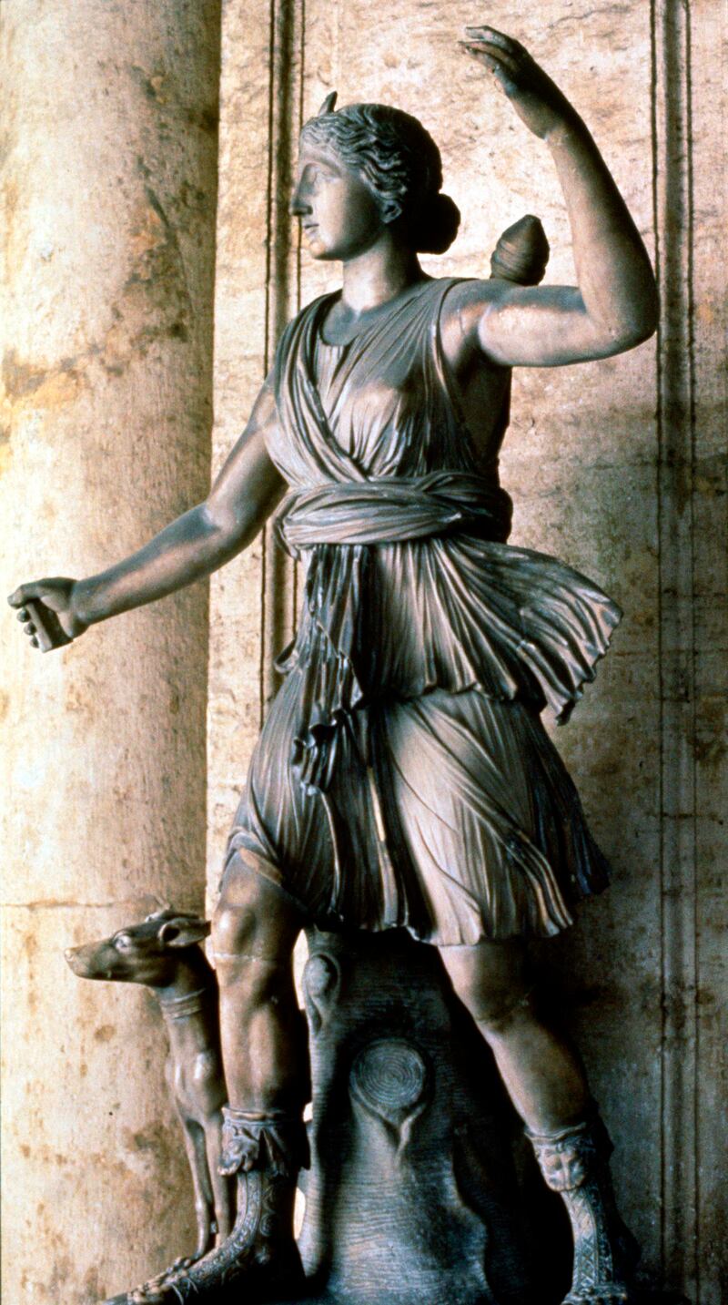 Estatua de Artemisa (Artemis, en inglés).