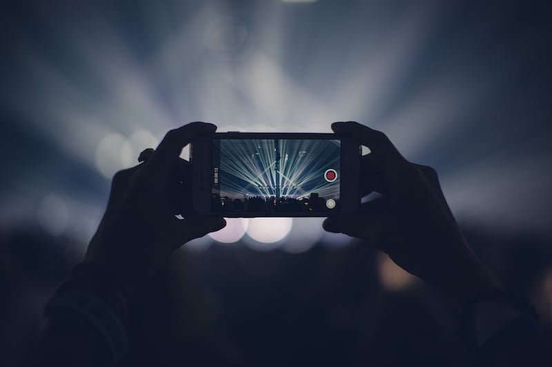 iphone, concierto, luces / Pixabay