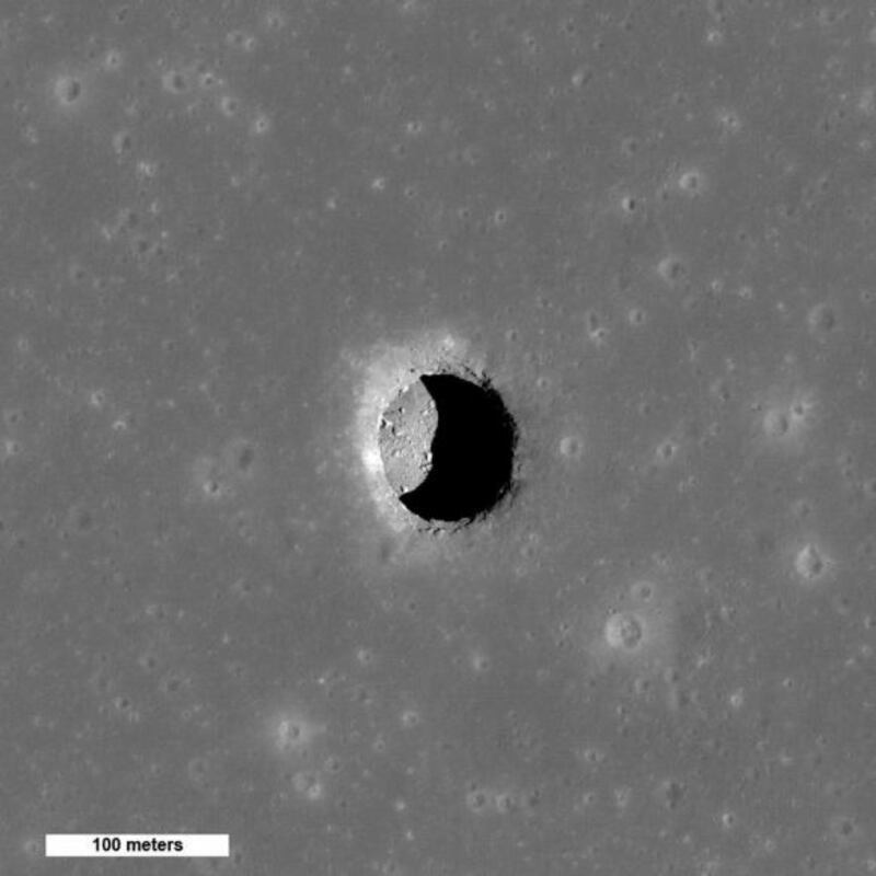 Agujero cerca de Arsia Mons | NASA