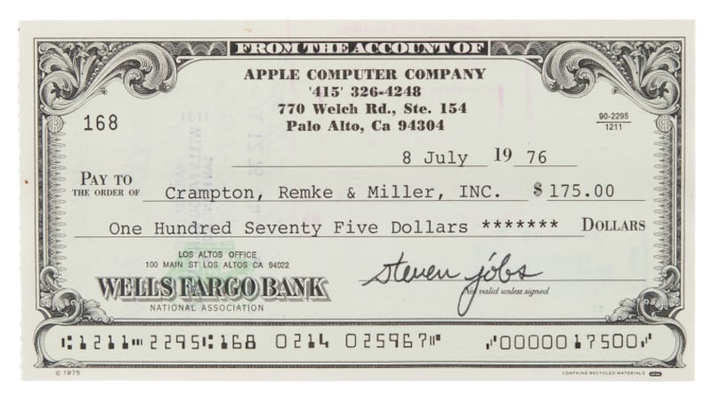 En 1976 Steve Jobs firmó este cheque por unos pocos dólares pero ahora sería subastado por muchísimo más que su monto original.