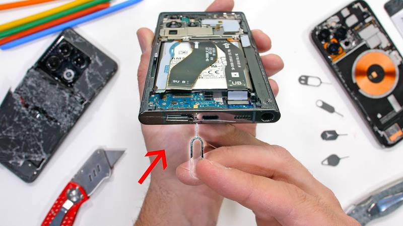 Video: esto pasa y usas la llave de la bandeja SIM para perforar el  micrófono del smartphone – FayerWayer